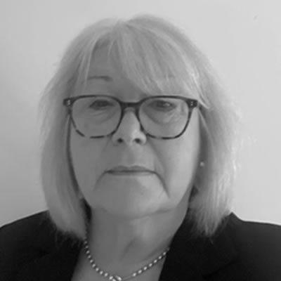 Jo Coker: Director of Therapy and Training Standards 2 Jo Coker